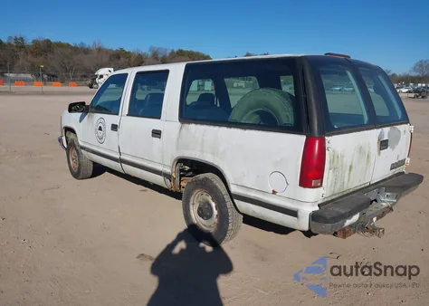 1997 Chevrolet Suburban 1500 z USA, uszkodzony, nr VIN 3GNFK16R1VG130749